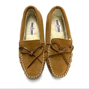 Minnetonka suede faux fur cozy leisure slippers Women’s 8 Awesome condition!